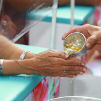 „Rod Nam Dam Hua“ ist eine Tradition während des Songkran-Festivals, aber das Gesundheitsministerium sagte, dass es ein Risiko für Senioren darstellen könnte.