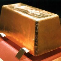 Der 250 Kilogramm schwere Goldbarren wird 2005 von Guiness World Records als der größte der Welt anerkannt