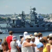 Die Moskwa, ein russisches Kriegsschiff im Schwarzen Meer, wurde durch eine Munitionsexplosion ernsthaft beschädigt, sagten russische Staatsmedien. Die Ukraine sprach von einem Raketenangriff.