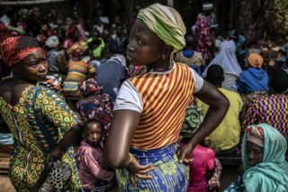 Eine Hochzeit im Dorf Kamakuyor im Norden von Sierra Leone im Februar. Während der Pandemie hat der Bezirk des Dorfes nur 11 Covid-19-Fälle und keine Todesfälle verzeichnet.