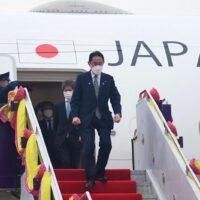 Der japanische Premierminister Fumio Kishida trifft am Sonntag in Bangkok ein. Er soll am Montag im Government House ein bilaterales Treffen mit Premierminister Prayuth Chan o-cha haben