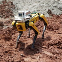 Der von Boston Dynamics im Besitz von Hyundai hergestellte Roboterhund wird von Gammon Construction Ltd verwendet, um am 22. April 2022 einen Scan einer Baustelle zu erstellen
