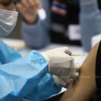 Die Covid-19-Impfung wird für junge Menschen vor dem neuen Schuljahr in der Provinz Nonthaburi fortgesetzt