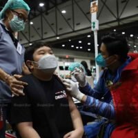 Ein Junge wird Anfang dieses Monats in der Provinz Nonthaburi gegen Covid-19 geimpft