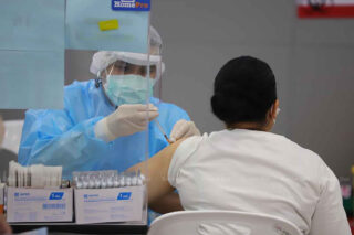 Gesundheitsministerium untersucht, warum so viele Menschen trotz dreier Impfungen an Covid-19 gestorben sind