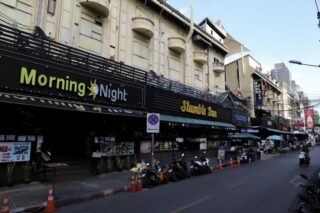 Pubs und Bars in der Soi Nana, einem beliebten Ausgehziel in Bangkok, werden voraussichtlich wiederbelebt, nachdem die Beschränkungen von Covid ab dem 1. Juni gelockert wurden