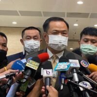 Covid-19 Infektionen könnten innerhalb von 5 Tagen nach der Wiedereröffnung der Unterhaltungsstätten zehntausend erreichen, schätzt der Gesundheitsminister