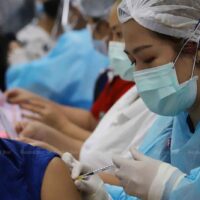 Die Covid-19-Impfung wird an der Bang Sue Grand Station in Bangkok fortgesetzt.