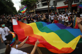 Die LGBTQ+-Gruppe nimmt am 5. Juni 2022 am Bangkok Naruemit Pride 2022 teil, der ersten Veranstaltung dieser Art in der Hauptstadt zur Förderung der Gleichstellung der Geschlechter