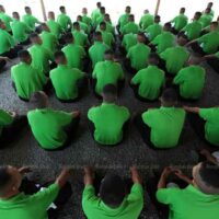 Dreihundert Gefangene wurden aus dem Gefängnis Ban Noen Sung in Prachin Buri entlassen. Sie haben ein Pilot-Berufsausbildungsprogramm der Justizvollzugsanstalt abgeschlossen