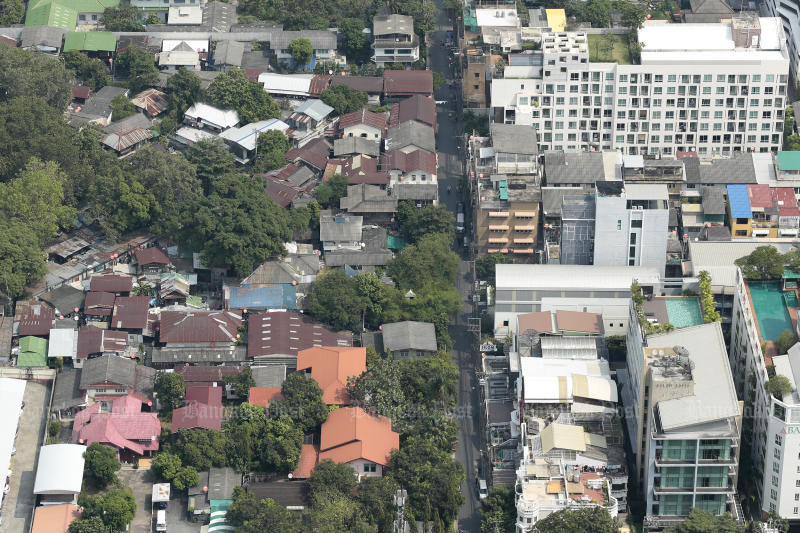 Eine Luftaufnahme von Grundstücken und Gebäuden in Bangkok. Das Innenministerium verlängert die Frist für die Zahlung der Grund- und Gebäudesteuer um drei Monate