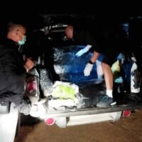 Die Polizei findet am frühen 23. Juli an einem Kontrollpunkt im Stadtteil Rattaphum von Songkhla 631 kg Crystal Meth in Säcken auf einem Mitsubishi Pickup.