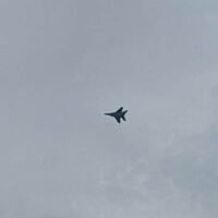 Ein myanmarischer MiG-29 Kampfjet wird am Donnerstag beim Einflug in den thailändischen Luftraum über dem Distrikt Phop Phra in der Provinz Tak gesichtet