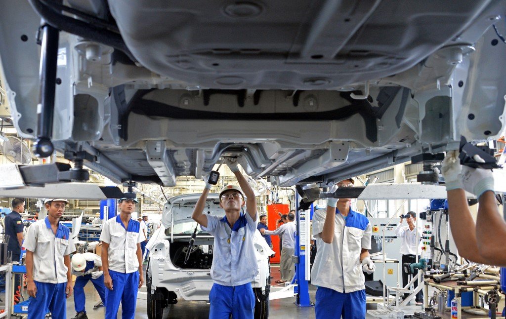 Mitarbeiter arbeiten am 21. August 2019 in der Suzuki Autofabrik in der Sonderwirtschaftszone Thilawa am Stadtrand von Yangon Mitarbeiter arbeiten am 21. August 2019 in der Suzuki Autofabrik in der Sonderwirtschaftszone Thilawa am Stadtrand von Yangon