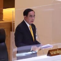 Premierminister Prayuth Chan o-cha spricht am Samstag während einer Misstrauensdebatte im Parlament.