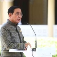 Premierminister Prayut Chan o-cha spricht nach einer Kabinettssitzung am 28. Juni mit Reportern.