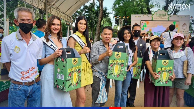Schönheitsköniginnen von Miss Universe Thailand waren vor Ort, um das Erlebnis für die Besucher und Zuschauer noch weiter zu versüßen