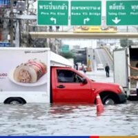 Prawit entsendet Soldaten, um BMA beim Bau von Sandsackbarrieren gegen mögliche Überschwemmungen zu helfen