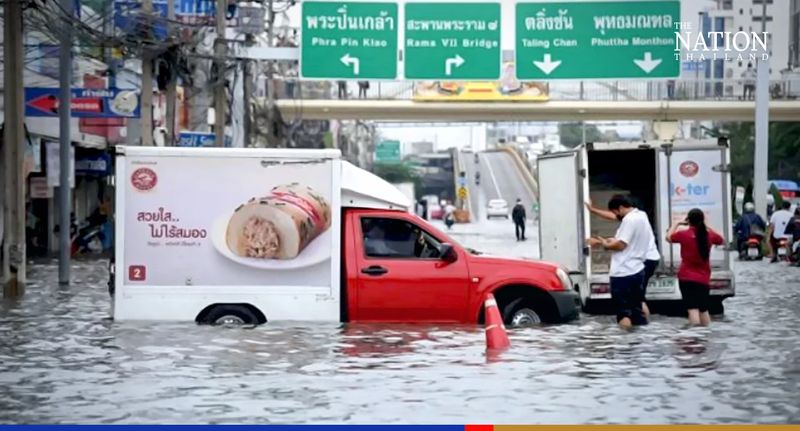 Prawit entsendet Soldaten, um BMA beim Bau von Sandsackbarrieren gegen mögliche Überschwemmungen zu helfen Prawit entsendet Soldaten, um BMA beim Bau von Sandsackbarrieren gegen mögliche Überschwemmungen zu helfen