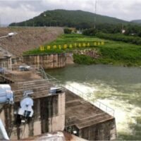 Arbeiter am Ubol-Ratana-Damm in Khon Kaen sagten am Mittwoch, dass das Wasser infolge der Überschwemmungen in der Provinz schnell in den Damm fließt