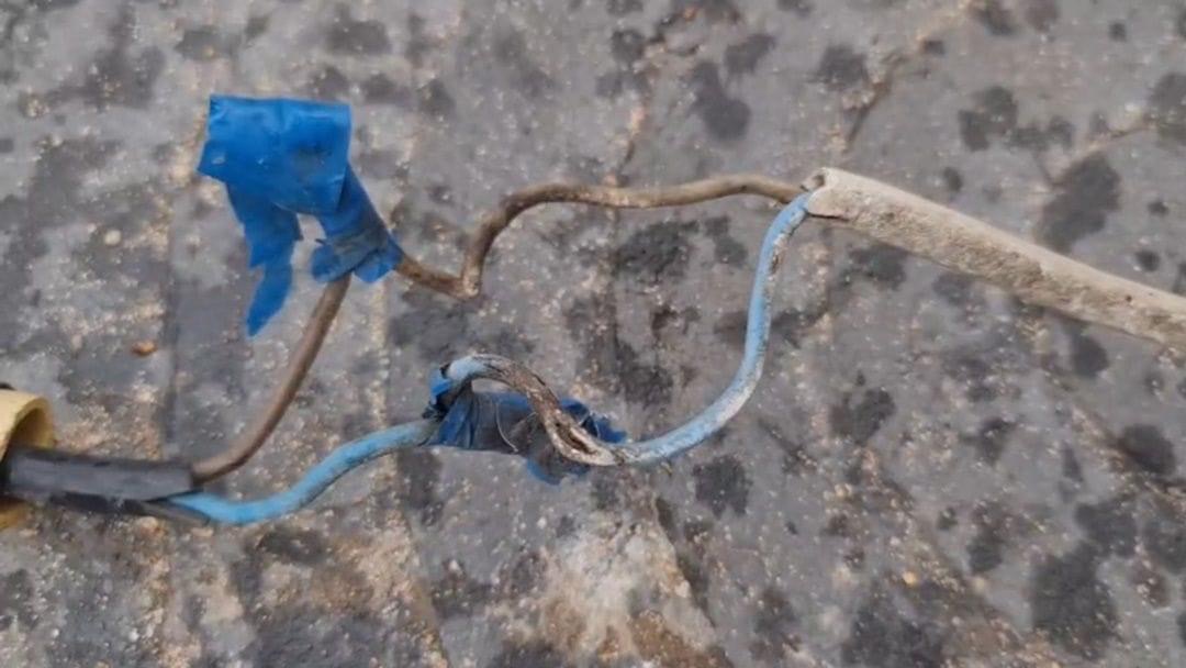 Ein dreijähriges Kind erleidet einen schweren Stromschlag, nachdem es am Strand von Bang Saray eine Metallkette berührt hat_02 Ein dreijähriges Kind erleidet einen schweren Stromschlag, nachdem es am Strand von Bang Saray eine Metallkette berührt hat_02