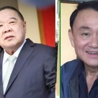 Prawit Wongsuwan, Interimspremierminister - Parteivorsitzender der Palang Pracharath Partei, links, und ehemaliger Premierminister Thaksin Shinawatra, rechts.