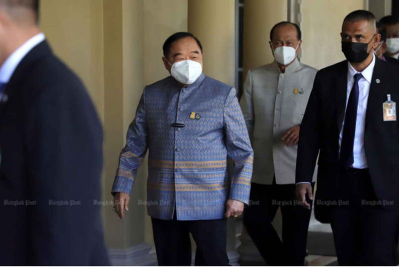 Prawit Wongsuwon sollte die Rolle des geschäftsführenden Premierministers übernehmen Prawit Wongsuwon sollte die Rolle des geschäftsführenden Premierministers übernehmen