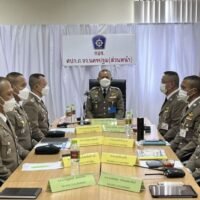 Thailändische Polizisten sollen sich schick machen, sich die Haare schneiden lassen und höflich sprechen