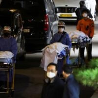 Bei einem Halloween-Ansturm in Südkorea sind mindestens 151 Menschen ums Leben gekommen_01