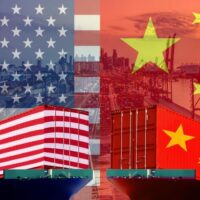 Der Wirtschaftskonflikt zwischen den USA und China brach während der Amtszeit von Donald Trump aus, der einen Handelskrieg auslöste und behauptete, China habe unfaire Handelspraktiken betrieben