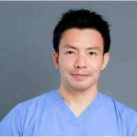 Der YouTuber Chirurg Dr. Nopparat „Mor Song“ Rattanawaraha kehrte am Dienstagmorgen (25. Oktober) sicher nach Thailand zurück, nachdem er 25 Tage lang in Mali, Westafrika, gefangen gehalten worden war