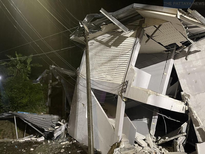 Mehrfamilienhaus stürzt im Gebiet Samkong, Rassada, Phuket ein_02