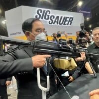 Prayuth Regierung knüpft an die von Thaksin vorgeschlagene „Waffenamnestie“ an