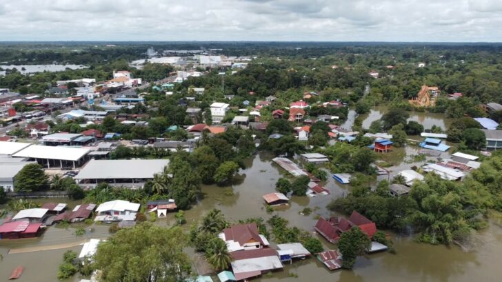Ungefähr 16 Provinzen in ganz Thailand leiden seit letztem Wochenende unter schweren Überschwemmungen