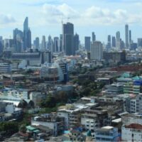 Viele Ausländer besitzen Eigentumswohnungen in Bangkok und anderen städtischen Gebieten, aber einige würden es vorziehen, Land zu erwerben, um darauf ein Haus zu bauen.