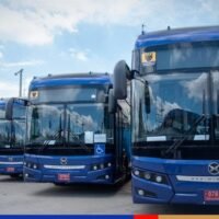 Das Verkehrsministerium stellte am Samstag (26. Nov.) 1.250 Elektrobusse vor, die nach Neujahr die alternde Flotte von Fahrzeugen mit schwarzem Rauch im Großraum Bangkok ersetzen werden.