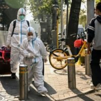 Chinas tägliche Covid-19 Fälle sind auf den höchsten Stand seit Beginn der Pandemie gestiegen, wie die offiziellen Daten am Donnerstag (24. Nov) zeigten, obwohl die Regierung an einem Null Toleranz Ansatz mit zermürbenden Sperren und Reisebeschränkungen festhält