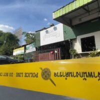 Das abgesperrte Restaurant im Muang-Viertel von Samut Prakan soll der Spielort gewesen sein, an dem bei einem Raubüberfall Schüsse gefallen sind.