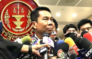 Der Abgeordnete der Pheu Thai Partei für Maha Sarakham und Chef der Opposition sagte am Freitag (25. November) der Presse, dass die Entscheidung des Verfassungsgerichts am kommenden Mittwoch von historischer Bedeutung für die Demokratie und den Weg nach vorne für die Politik in Thailand sein könnte