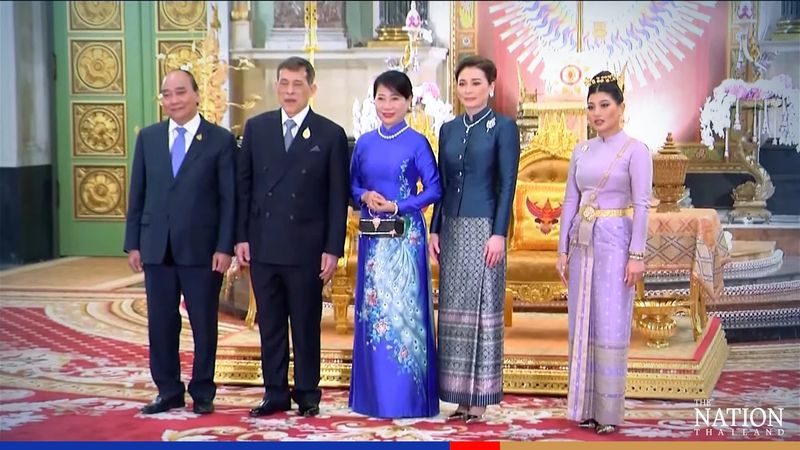 Ihre Majestäten begrüßen während des Apec-Gipfels die Staats- und Regierungschefs der Welt im Grand Palace
