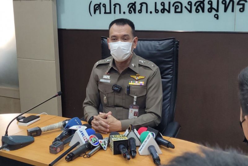 Polizei Oberst Termrat Jindawat, Chef der Polizeiwache des Bezirks Muang in Samut Prakan, sagte am Donnerstag gegenüber Reportern, er sei nicht über einen bewaffneten Raubüberfall auf eine Spielhölle in seiner Gegend informiert worden. (Foto: Sutthiwit Chayutworakan)