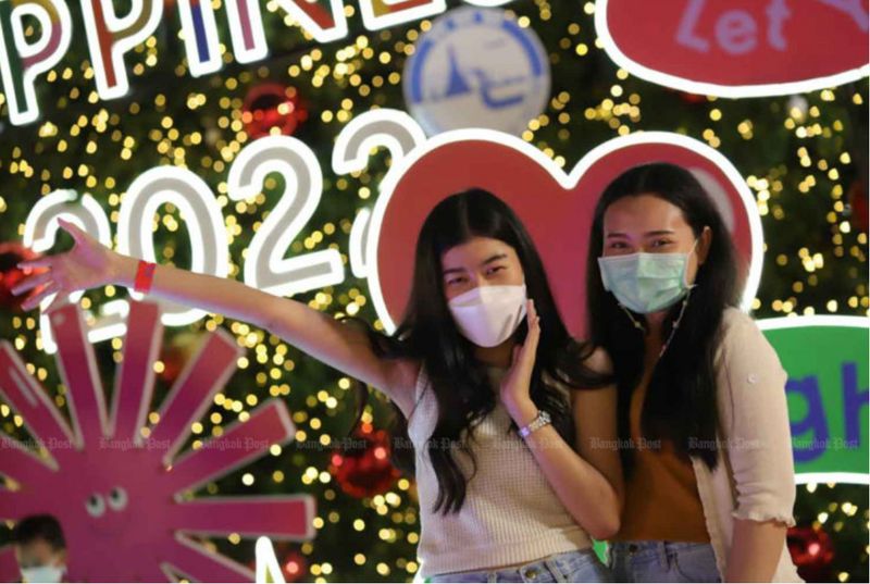 Bangkok wurde laut einem CNN Bericht zu einem der 10 besten Reiseziele der Welt ernannt, um dieses Jahr Silvester zu feiern, da es nach der Covid-19 Pandemie wieder zum Leben erwacht. Bangkok wurde laut einem CNN Bericht zu einem der 10 besten Reiseziele der Welt ernannt, um dieses Jahr Silvester zu feiern, da es nach der Covid-19 Pandemie wieder zum Leben erwacht.