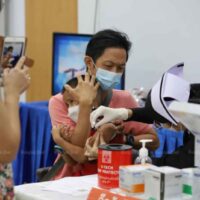 Covid-19 entwickelt sich in Thailand zu einem saisonalen Virus, das hauptsächlich in zwei Perioden des Jahres aktiv ist, sagte Dr. Yong Poovorawan, der Direktor des Exzellenzzentrums für klinische Virologie an der medizinischen Fakultät der Chulalongkorn Universität