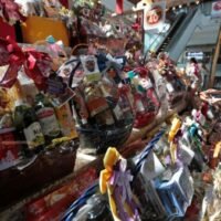 Das Ministerium für Binnenhandel (DIT) wird in den kommenden Tagen Neujahrsgeschenkkörbe untersuchen, die in Geschäften und Supermärkten im ganzen Land verkauft werden, um sicherzustellen, dass die Produkte einem akzeptablen Standard entsprechen, sagte die stellvertretende Regierungssprecherin Traisuree Taisaranakul am Sonntag