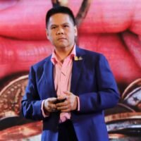 Der Minister für natürliche Ressourcen und Umwelt, Varawut Silpa-archa, sagte am Donnerstag, er werde sicherstellen, dass in einem mutmaßlichen Fall von Bestechung, der im Ministerium für Nationalparks, Wildtiere und Pflanzenschutz aufgedeckt wurde, Gerechtigkeit geübt wird, und die Öffentlichkeit auf dem Laufenden halten