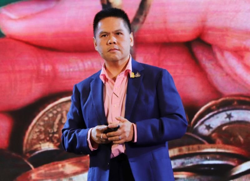 Der Minister für natürliche Ressourcen und Umwelt, Varawut Silpa-archa, sagte am Donnerstag, er werde sicherstellen, dass in einem mutmaßlichen Fall von Bestechung, der im Ministerium für Nationalparks, Wildtiere und Pflanzenschutz aufgedeckt wurde, Gerechtigkeit geübt wird, und die Öffentlichkeit auf dem Laufenden halten