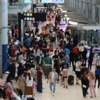 Die Polizei verstärkt die Maßnahmen zum Schutz ausländischer Besucher, da Betrüger und Kriminelle wieder auf der Jagd sind, nachdem das Land wieder für Touristen aus Übersee geöffnet wurde.