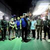 Die Polizei und Einwanderungsbehörde von Pattaya intensivieren die Kontrollen bei Überschreitung der Aufenthaltsdauer und Sicherheitspatrouillen rund um Pattaya