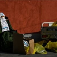 Die Wut über Chinas Null-Covid Politik – die Massensperrungen und ständige Tests und Quarantänen auch für nicht infizierte Menschen beinhaltet – hat Proteste in Großstädten wie Peking, Shanghai und Guangzhou ausgelöst.