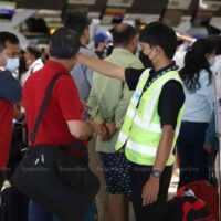 Kittipong Kittikachorn, der Direktor des Flughafens Suvarnabhumi, sagte am Dienstag (27. Dezember), die tägliche Zahl würde die Gesamtzahl der Reisenden, die den Flughafen passieren, vom 29. Dezember bis 4. Januar auf 1,01 Millionen erhöhen